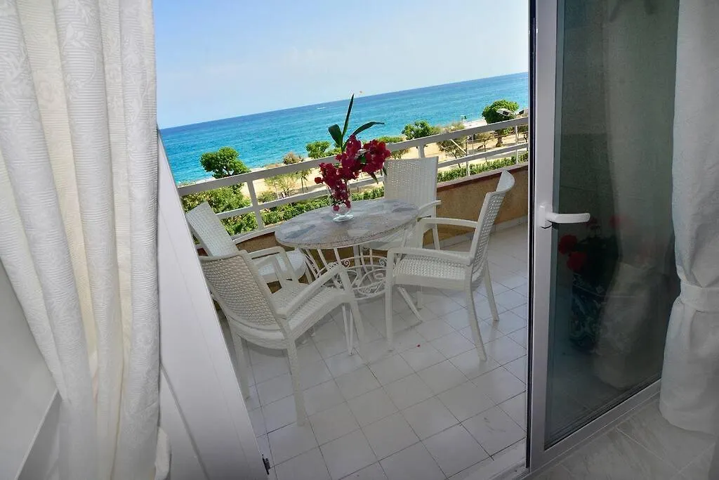Apartment New! Fantastic Apartament In Front Of The Sea! Pineda de Mar Spain