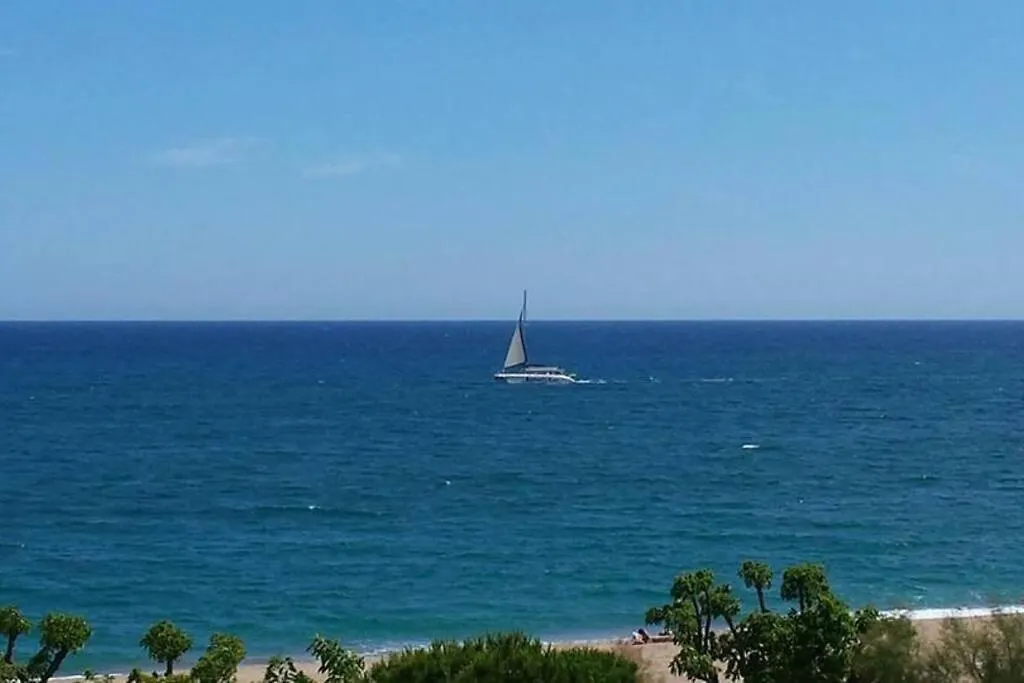 Apartment New! Fantastic Apartament In Front Of The Sea! Pineda de Mar