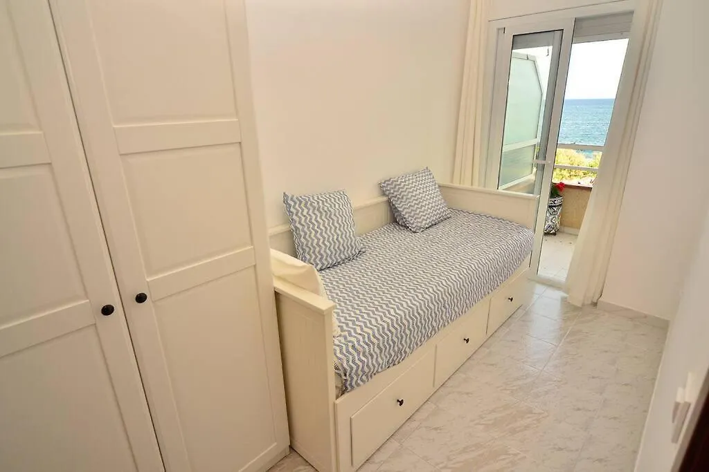 Apartment New! Fantastic Apartament In Front Of The Sea! Pineda de Mar